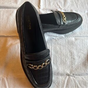 Kenneth Cole Reaction Black Loafers with Gold Chain